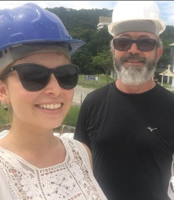 Mariana e seu pai nos bastidores da construção civil